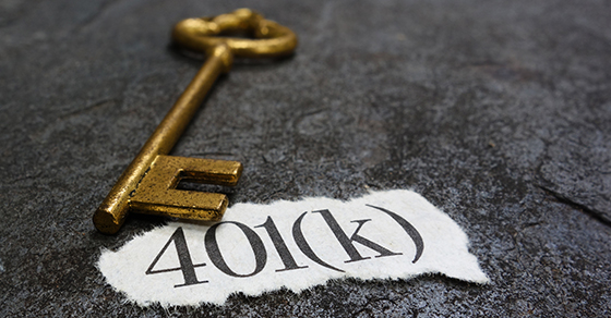 Gold key and the words 401K